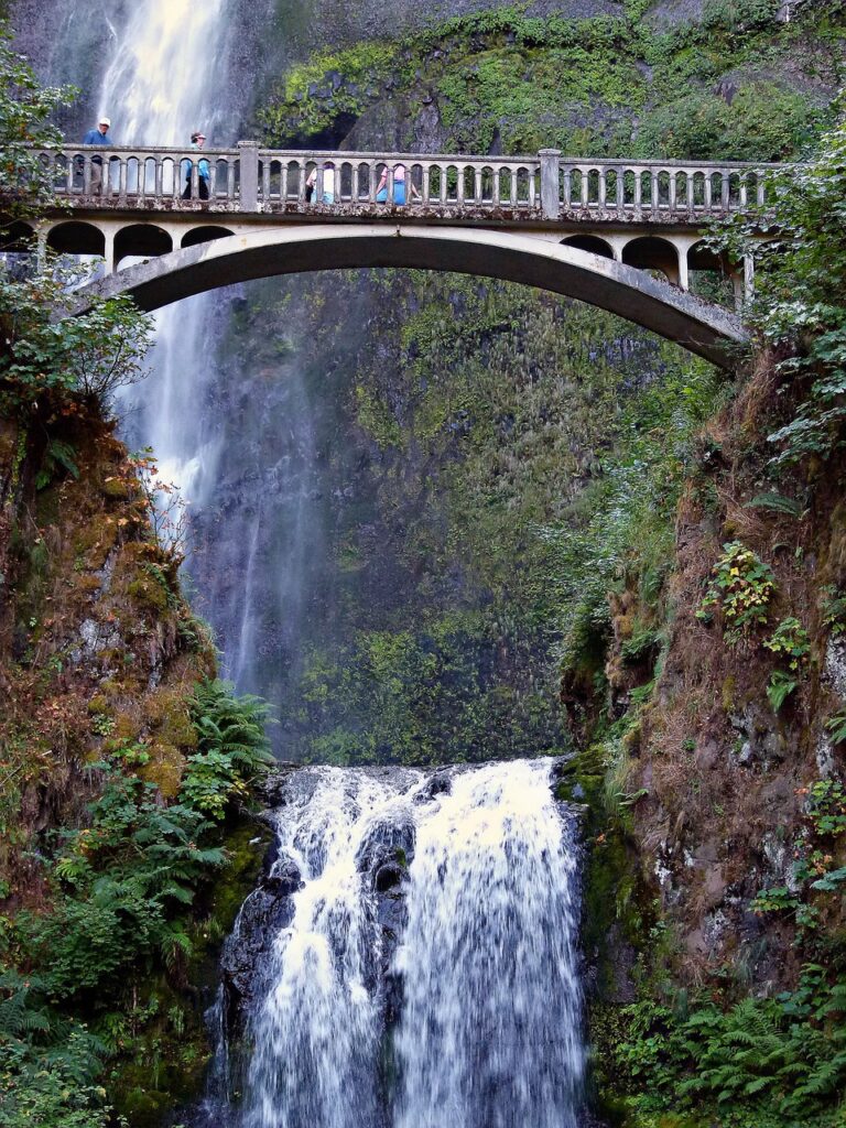 multnomah falls, waterfall, old bridge-52849.jpg